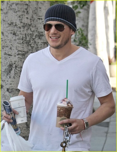 73871877_653145_9037647