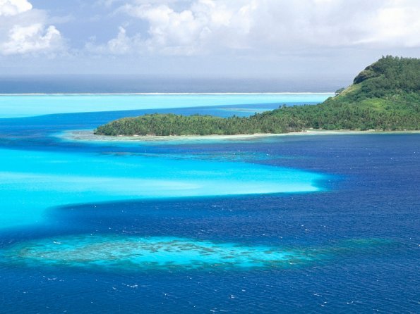 Colors of the Bora Bora Lagoon, French Polynesia.jpg_595