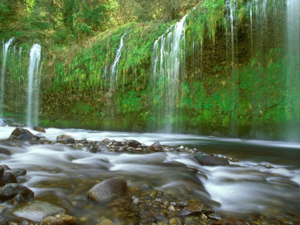 Mossbrae Falls, Dunsmuir, California - 1600x1200.jpg_595 - pozeee