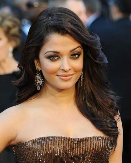 wyesfberpjvifsew - Aishwarya Rai 2011