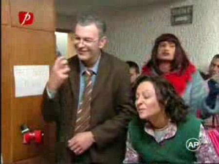 mondenii-ion-iliescu-si-naomi-la-cinema