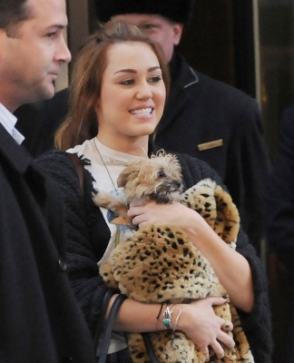  - x Leaving her hotel in New York City - 02th March 2011