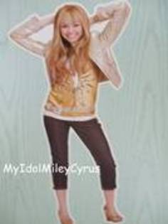 ANWYYBOYDESYDVILXSQ - hannah