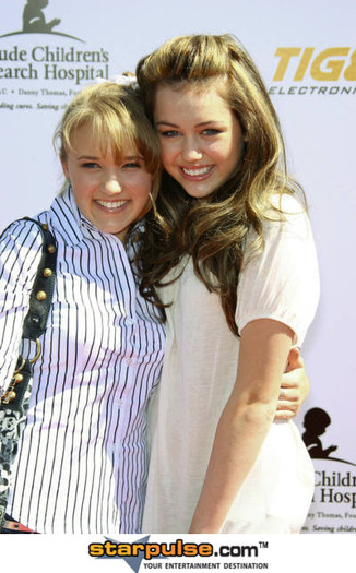 Emily%20Osment%20and%20Miley%20Cyrus-CSH-030125
