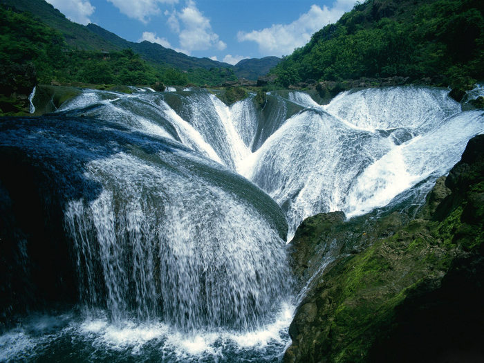 Yangtze_River_Waterfalls_(China)