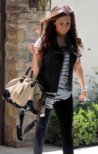 ashley-tisdale-