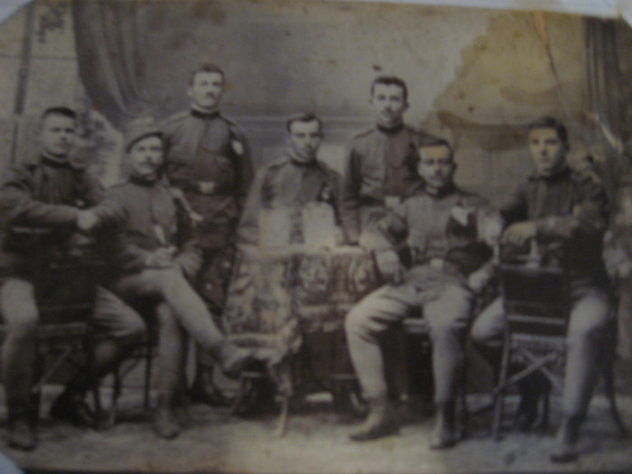 bunicul al treilea din stanga au venit din Sacele in Bucuresti in 1910 - bucuresti  episod 5