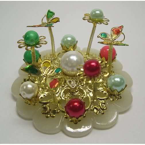 Podoabe; De par pt regine sau concubine.Confectionate din aur impodobite cu pietre pretioase sau perle.
