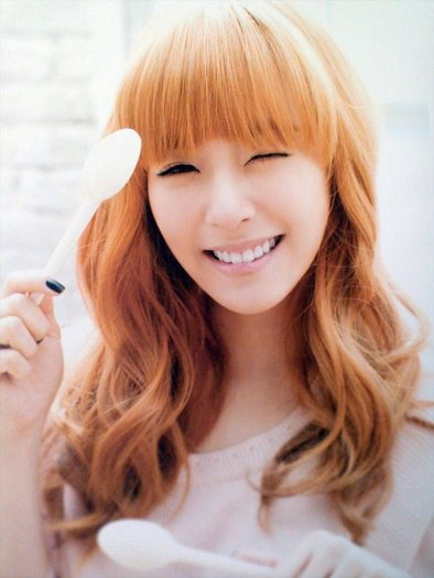 47653_479375058566_205806848566_5671459_1204573_n - Tiffany