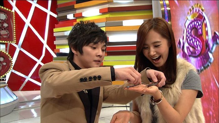 75367_469694053566_205806848566_5531432_7242566_n - Yuri
