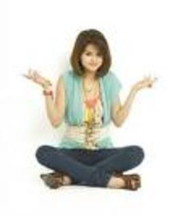 11 - selena gomez rochii