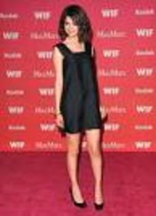 13 - selena gomez rochii