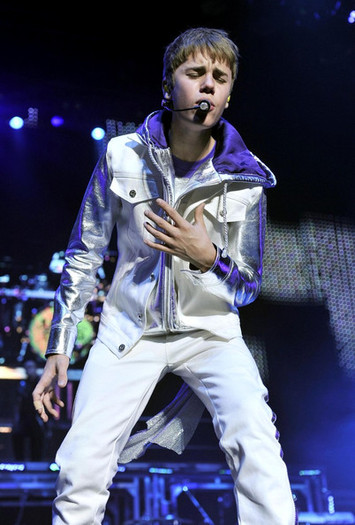 Justin+Bieber+Justin+Bieber+Performs+_ZyejWOHruxl