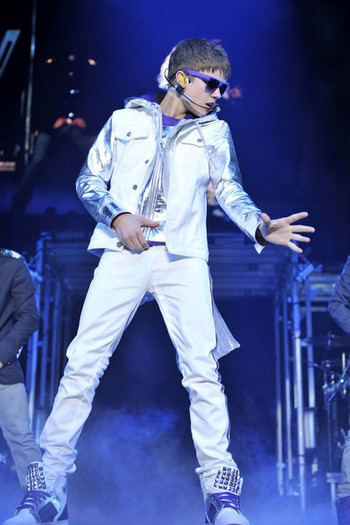 Justin+Bieber+Justin+Bieber+Performs+FsNsDjYl2oHl - justin bieber