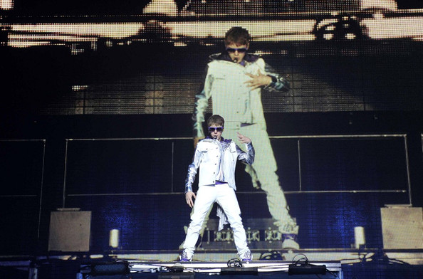 Justin+Bieber+Justin+Bieber+Performs+LFlqD_weFiml