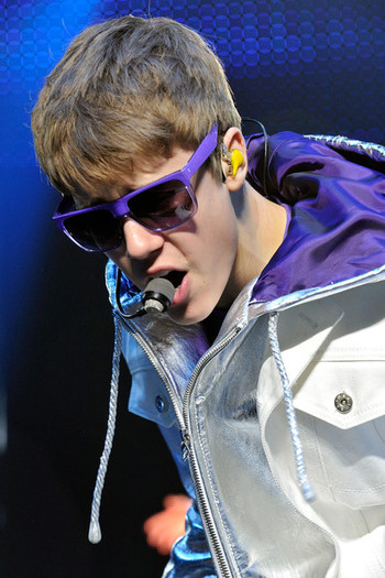 Justin+Bieber+Justin+Bieber+Performs+NIA+aU7iOJa1JtCl - justin bieber