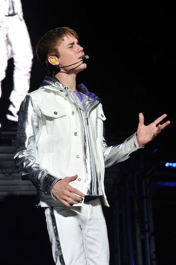 Justin+Bieber+Justin+Bieber+Performs+NIA+lFJK2ih3JKrl - justin bieber