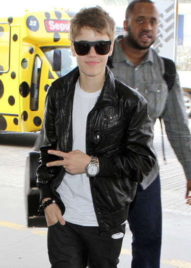 Justin+Bieber+Justin+Bieber+Catching+Flight+8YwAI_xSDdCl