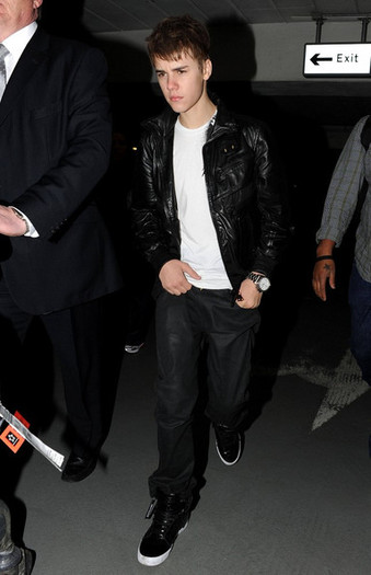 Justin+Bieber+Justin+Bieber+Heathrow+188-K9p62pel