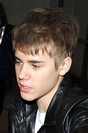 Justin+Bieber+Justin+Bieber+Heathrow+Airport+yFDeVtwQchPl