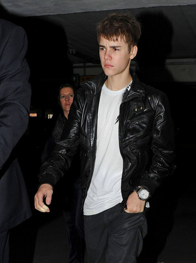 Justin+Bieber+Justin+Bieber+Heathrow+v-4mbmv7oQJl
