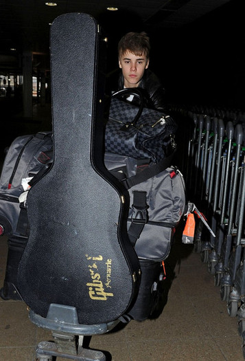 Justin+Bieber+Justin+Bieber+Heathrow+yfUbZ_PAq5Sl