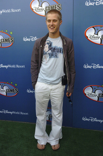 Lucas+Grabeel+Disney+Channel+Games+2007+Star+ofARzymgl3rl - Lucas Grabeel