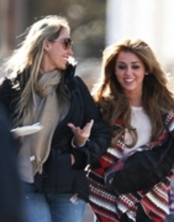 miley cyrus - XxXxXxSo Undercover on The set With TishXxXxXx