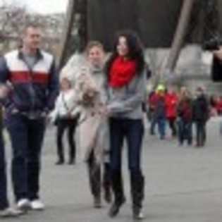 selena-gomez-paris-stroll-54-97x97 selena-gomez-paris-stroll-54-97x97