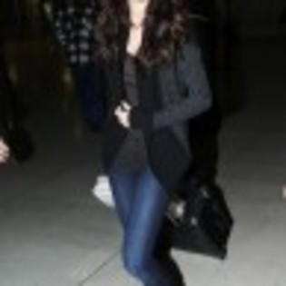 selena-gomez-paris-stroll-346-97x97 selena-gomez-paris-stroll-346-97x97