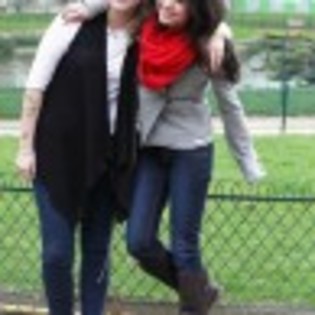 selena-gomez-paris-stroll-2-97x97 selena-gomez-paris-stroll-2-97x97