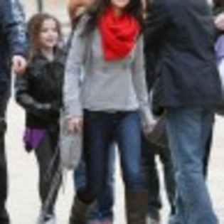 selena-gomez-paris-stroll-20-97x97 selena-gomez-paris-stroll-20-97x97