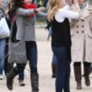 selena-gomez-paris-stroll-21-97x97 selena-gomez-paris-stroll-21-97x97