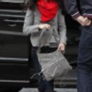 selena-gomez-paris-stroll-11-97x97 selena-gomez-paris-stroll-11-97x97