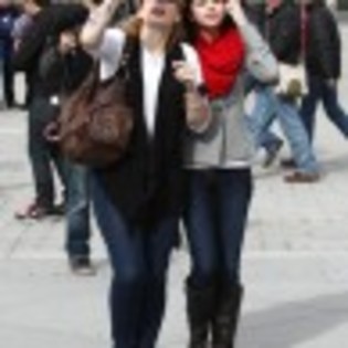 selena-gomez-paris-stroll-13-97x97 selena-gomez-paris-stroll-13-97x97