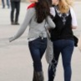 selena-gomez-paris-stroll-17-97x97 selena-gomez-paris-stroll-17-97x97