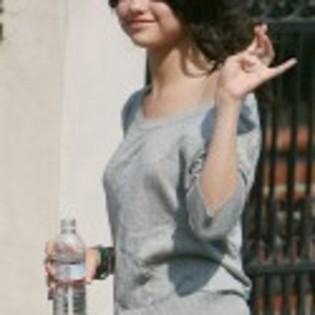Selena-Gomez-poze-28-125x125 - 0000_Selena 42_0000