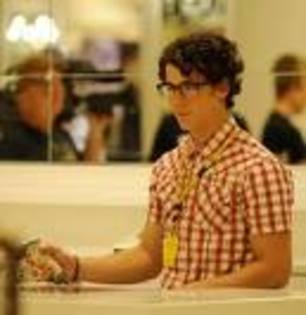 Poti te rog sa nu ma mai faci tocilor