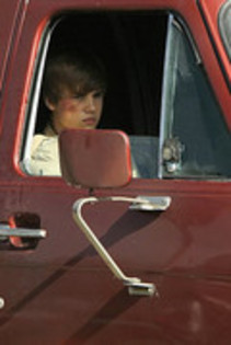 31503185_AZUSSRXKP - All Pics of CSI with JuStIn BiEbEr