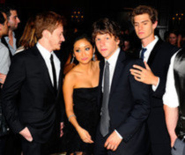 32513232_OAOBXBPCV - brenda song