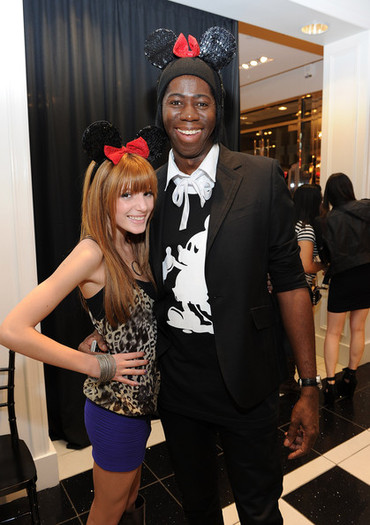 Bella+Thorne+Forever+21+VIP+Event+Minnie+Mouse+YVpgfFlNyCBl - Bella Thorne