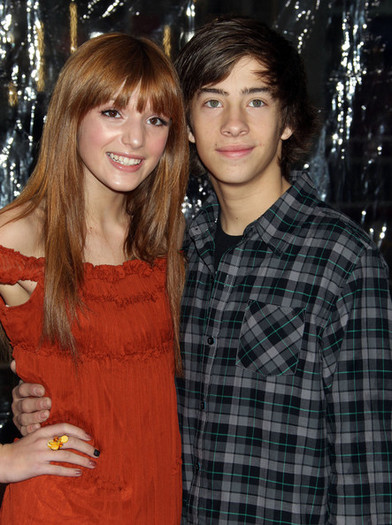 Bella+Thorne+Gulliver+Travels+Los+Angeles+DGKOnwjVyvzl