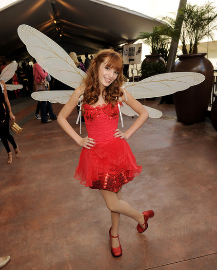 Bella+Thorne+Premiere+DreamWorks+Animation+QxhTnrT9-til - Bella Thorne