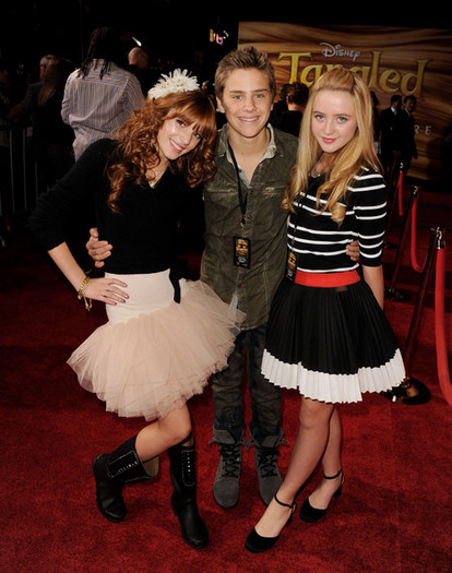 Bella+Thorne+Premiere+Walt+Disney+Pictures+jnhduI8fbhGl - Bella Thorne