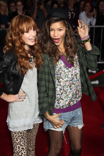 Bella+Thorne+Again+Los+Angeles+Premiere+Arrivals+BJMwe9IjRfxl - Bella Thorne