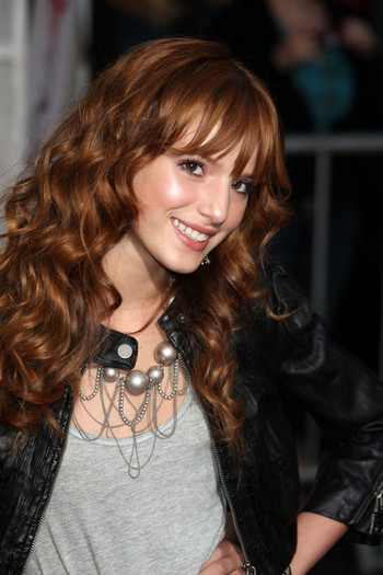 Bella+Thorne+Again+Los+Angeles+Premiere+Arrivals+VwJUqHgiSL8l - Bella Thorne