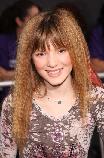 Bella+Thorne+Walt+Disney+Pictures+Jonas+Brothers+tHahvWOk4P3l