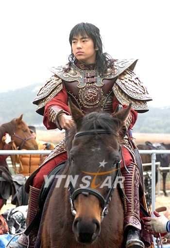 Ahn Yong Joon trong phim \'Truyền thuyết Ju Moong\' - A ALEXANDRA YESOYA-JUMONG-YURI