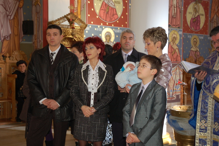 DSC_4773 - botezul fiului meu UNDE DOAR EL A BAUT LAPTE