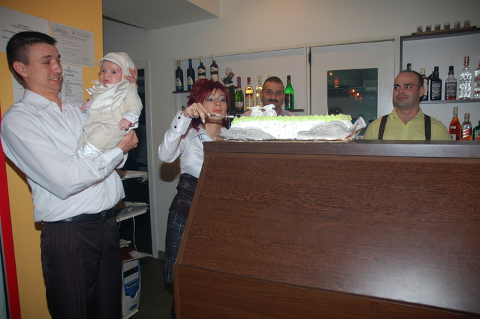 DSC_5001 - botezul fiului meu UNDE DOAR EL A BAUT LAPTE